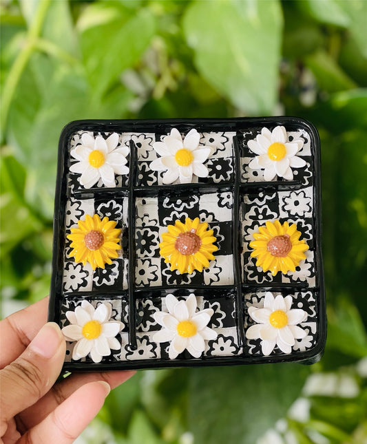 Daisy and Sunflower Tic-tac-toe Trinket Dish!